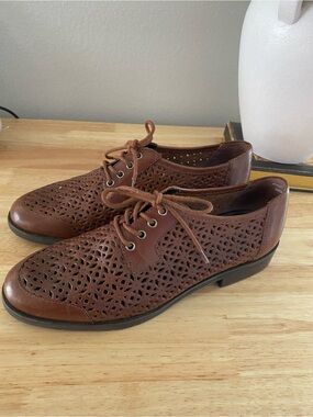 DaneXx Brown Perforated Leather Lace-Up Oxfords
